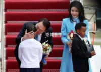 尹锡悦抵美亲吻花童引争议 在野党议员随即批评
