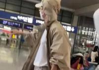 谢娜再回应助理打手机事件 正常距离拍摄是可以的