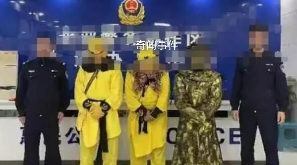 猴哥在景区强行拉游客合影收费被拘 这种无良商贩令人愤慨