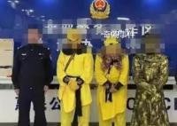 猴哥在景区强行拉游客合影收费被拘 这种无良商贩令人愤慨
