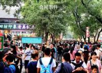 高铁坐出地铁既视感 车厢过道站满了旅客