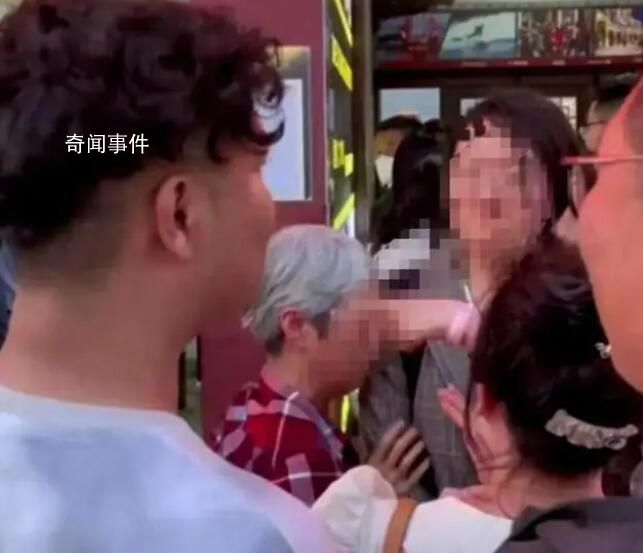 景区称插队事件自己也是受损方 希望共同倡导社会文明