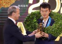 哈萨克斯坦总统用中文祝贺丁立人 丁立人加冕国际象棋世界冠军
