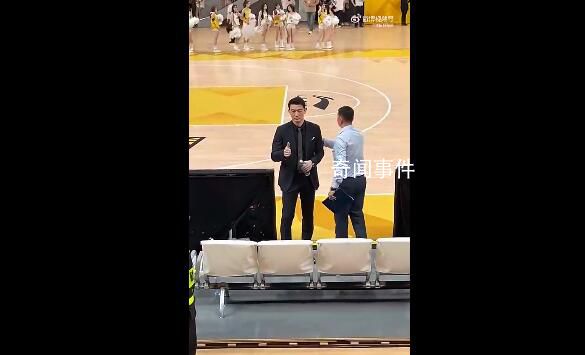 广厦球迷大喊“王博下课” 广厦在主场80-100不敌辽宁