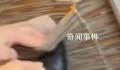 女子高铁上用座椅套擦皮鞋 这种人的素质真是是让人一言难尽
