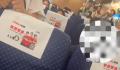 女子劝阻小孩踢椅背遭其父母扇耳光 热心大哥怒斥家长获喝彩