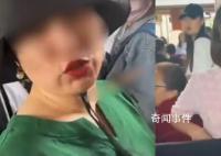 女子以带娃上厕所为由插回队伍 引起了网友们的强烈关注