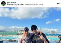 张学友探班周杰伦 两人开心合影