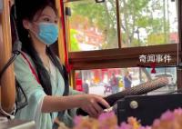 90后女生穿汉服开公交 画面仙气十足