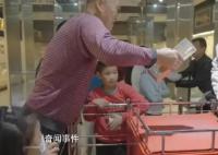 招远文旅局:单手拿起50斤金砖就送