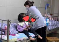 男子在医院偶遇前妻看到女儿后悔 后悔离婚让女儿受苦