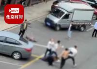 男子拿菜刀疯狂追砍一男一女被抓获 现案件正在进一步侦办中