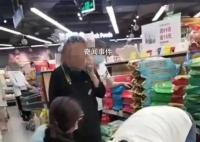 下班护士跪地救人20分钟膝盖淤青 网友：太暖心了