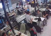 3女生烤肉店内疑遭多人骚扰 警方已介入