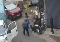 父子遭群殴还手被拘 警方认定互殴