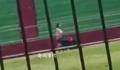 老师让学生在操场爬行 教育局回应