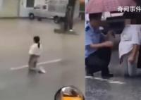 孕妇冒雨跪派出所门口 警方回应