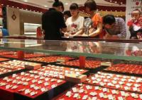 女子把变心男友送的黄金卖了14万 现货黄金今年涨了超过12%