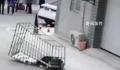 男子随防盗网从六楼坠落身亡 作业时没有系安全绳