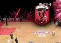 县城中学篮球队夺全国冠军 全城欢迎