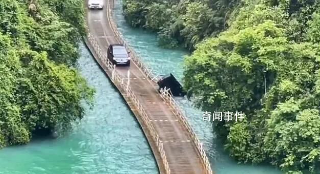 网红桥坠河车辆乘客:车速没有太快