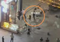 警方回应男子猛砸女子致倒地不起 已出警办理该案件