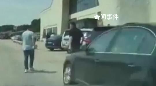 目击者讲述济南服务区撞人事故 将一个混凝土防护栏撞出一百多米远