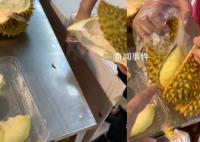 买榴莲连着2天被店员偷藏肉 以后买榴莲一定要瞪大眼