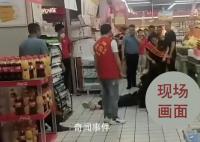 超市女店员制服行凶者现场曝光 希望嫌疑人能够得到应有的惩罚
