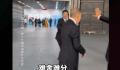 吴京谢霆锋奔跑式聊天太好笑了 网友：你俩要不要再来合作一次