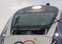 印度半高铁列车遭雷击:全车断电