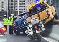 上海高架斗气车主或涉什么罪名?