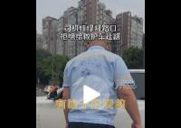 司机担心违法被拍拒给救护车让路 引起了网友的围观