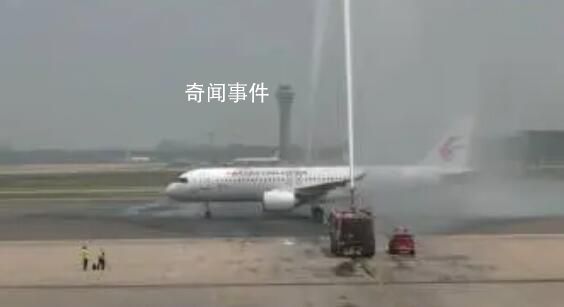 C919获民航最高礼仪过水门 商业首飞成功