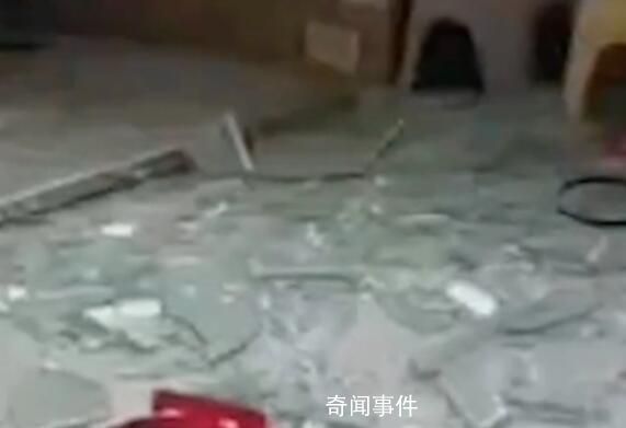 派出所爆炸 对面营业厅玻璃被震碎