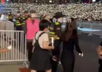 周冬雨现身五月天演唱会 和五月天早在几年前就已经成为好友