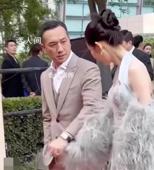 黄觉牵张艺凡 旁若无人的玩起来了
