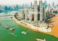 重庆两江交汇现鸳鸯锅奇观 一边麻辣一边清汤