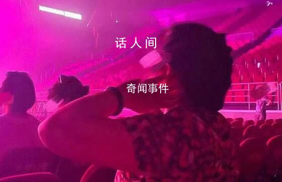 奶奶看小鬼演唱会捂耳朵 小鬼炸翻全场