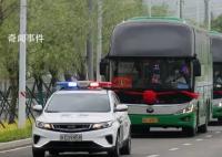 车牌985警车连续18年送考 警察叔叔有心了