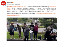 开考前大妈在考点发复读广告 学生还没考试就宣传复读
