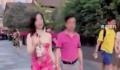 牵手门女子疑曾向镜头挥手 画面曝光