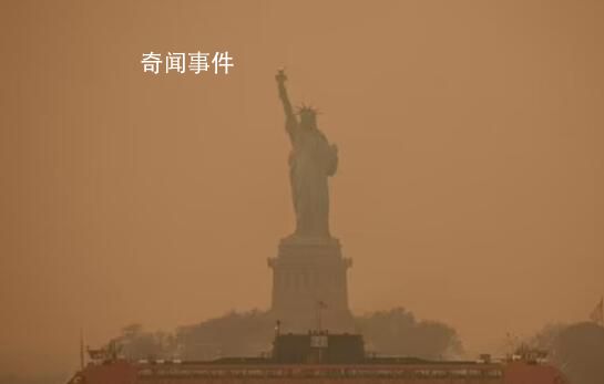 雾霾笼罩纽约 自由女神像被“吞没”