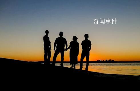 40岁男子当全职儿子每月领5500元 只要内心接受就很幸福
