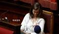 意大利女议员在议会上为婴儿哺乳 由此开创先河