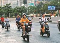 广州拟限行电动自行车 市民质疑