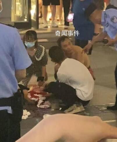 男子在武汉步行街被砖砸倒 具体原因正在调查中