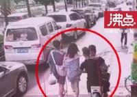 两男子骑电动车拍女子屁股猥亵 当事人：已报警