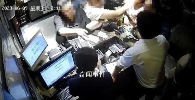 青岛通报“一桌饭菜收费三次”