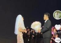 主持毕业晚会时被求婚是什么体验 女朋友既开心又意外